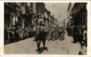 1940 Szatmárnémeti, Satu Mare; bevonulás, Müller üzlete / entry of the Hungarian troops, shops + &quot;1940 Szatmárnémeti visszatért&quot; So. Stpl