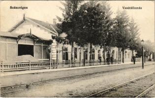 Szászrégen, Reghin; vasútállomás / railway station + &quot;1940 Szászrégen visszatért&quot; So. Stpl. (EK)