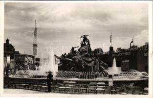 1940 Budapest XIV. Városliget, Nemzetközi Vásár, Dohányjövedék pavilon, rendőr &quot;Deutsch&quot; német karszalaggal + So. Stpl