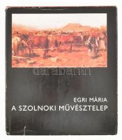 Egri Mária: A szolnoki művésztelep. Bp., 1977, Képzőművészeti Alap. Fekete-fehér és színes képekkel illusztrálva. Kiadói egészvászon-kötés, kissé sérült kiadói papír védőborítóban. Megjelent 6500 példányban.