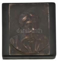 ... Manka jelzéssel: Férfi bűszt. Bronz, fa alapon 10x13 cm