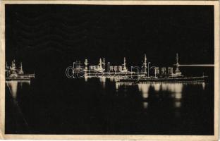 1912 Osztrák-magyar haditengerészet csatahajói kivilágítva este. F. W. Schrinner 1912. / K.u.K. Kriegsmarine / Austro-Hungarian Navy pre-dreadnought battleships at night (EB)