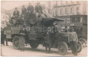 Arad, Rubinstein Mór szállító teherautója, Turul Cipőgyár R.-T., Náder A., Jakabffy István és Társa üzlete, temetkezési vállalat / truck, shoe store, shops, funeral company. photo