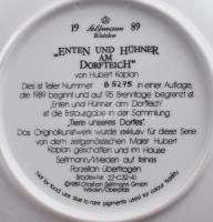 1989, Seltmann Weiden dísztál, "Kacsák és csirkék a tónál", jelzett, sorszámozott, hibátla...