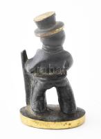 Walter Bosse: Kéményseprő. Patinázott réz, cca 1960, jelzés nélkül, m: 5,5 cm