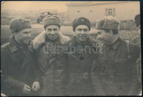 1943 Leonyid Iljics Brezsnyev ezredes a fronton a II. világháborúban, a hátoldalon feliratozott, pecséttel jelzett fotó, 14,5x10 cm