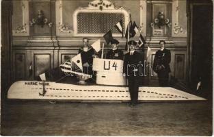 S.M. U-IV osztrák-magyar tengeralattjáró tisztjei egy Marine-Wehr makettel / K.u.k. Kriegsmarine Unterseeboot IV. / officers of the Austro-Hungarian Navy submarine "U 4" with its model. photo