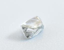 Gyémánt, oktaéder kristály, hófehér, 0,13 cts