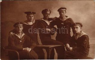 Osztrák-magyar tengeralattjáró és SMS Budapest matrózai / K.u.k. Kriegsmarine Unterseeboot Matrose / Austro-Hungarian Navy submarines mariners. photo (fl)