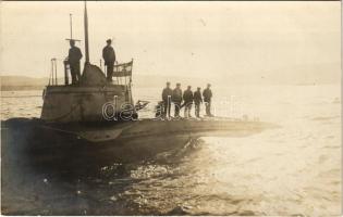 Fazana, Fasana; S.M. U-XV osztrák-magyar tengeralattjáró, a toronyban Andreas Korparic parancsnokkal / K.u.k. Kriegsmarine Unterseeboot XV / Austro-Hungarian Navy submarine "U 15", Linienschiffleutnant Andreas Korparic in the tower. photo