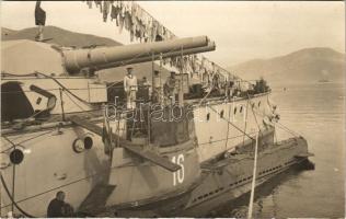 S.M. U-XVI osztrák-magyar tengeralattjáró lehorgonyozva az SMS Monarch mellé / K.u.k. Kriegsmarine Unterseeboot XVI / Austro-Hungarian Navy submarine &quot;U 16&quot; moored next to SMS Monarch. photo