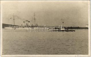 S.M. U-XXVI osztrák-magyar tengeralattjáró az SMS Aspern előtt / K.u.k. Kriegsmarine Unterseeboot XXVI / Austro-Hungarian Navy submarine &quot;U 26&quot;. photo (Rb)