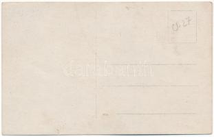 Pola, S.M. U-XXVII osztrák-magyar tengeralattjáró a kikötőben, mellette az SMS Admiral Spaun és SMS ...