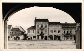 Kézdivásárhely, Targu Secuiesc; Fő tér, Bokor Lajos, Csávássy Endre, Turóczy Sándor, Dávid üzlete, vendéglő, Millenium szálloda és étterem, Szanatórium (Dr. Török orvos) / main square, shops, restaurant, hotel, doctor