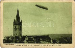 Nagyszeben, Hermannstadt, Sibiu; Zeppelin léghajó Nagyszeben fölött (16. X. 1929) / Zeppelin airship over Sibiu (fa)