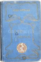 Kiss Arnold: A pap hárfája. Bp., 1904, Singer és Wolfner (Márkus Samu-ny.), 4 sztl. lev.+ 224 p. Első kiadás. Kiadói aranyozott, szecessziós egészvászon-kötés, Dörner és Heimberg-kötés, kopottas, kissé foltos borítóval, belül nagyrészt jó állapotban, helyenként kissé foltos lapokkal.