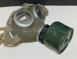 Polgárvédelmi vászon gázálarc szűrővel az 1980-as évekből