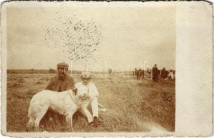 1909 Nagyvárad, Oradea; Nagyvárad környéke, erdélyi folklór, kutya / Transylvanian folklore, dog. photo (EK)