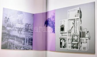 You Hu. The New Generation of Hungarian Contemporary Art. Szek.: Sárvári Zita és Rieder Gábor. Bp., ...