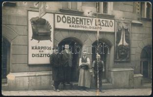 Döbrentey László kárpitos üzlete. Budapest. XI. Bartók Béla út 33. Fotólap törésnyommal