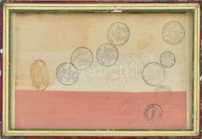 1940 Zászlódarab "Erdély visszatért" pecsétekkel: Kolozsvár, Zilah, Nagyvárad, Dés, Szamosújvár, üvegezett keretben, keret sérült, 28×17,5 cm