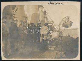 cca 1905 Az S.M.S. Admiral Spaun osztrák-magyar gyorscirkáló hadihajó matrózainak csoportképe torpedóval / officers and seamen stand by a torpedo on the portside launcher next to the cruiser's fourth smokestack. of S.M.S. Admiral Spaun. 11x8,5 cm