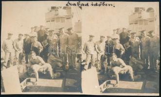 cca 1905 Az S.M.S. Admiral Spaun osztrák-magyar gyorscirkáló hadihajó matrózainak birkózóversenye, sztereofotólap / Black-and-white privately made 3-D photo postcard of two seamen in a Greco-Roman wrestling match on the foredeck of S.M.S. Admiral Spaun being watched by a group of their mates. The writing in Hungarian on the picture side says During Free Time.. 11x8,5 cm