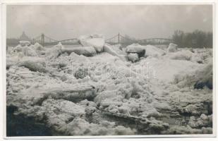 1932 Arad, Jégzajlás, jégtorlasz, híd / frozen river with ice, bridge. Sándor photo (vágott / cut)