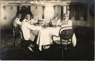 SMS Erzherzog Franz Ferdinand az Osztrák-Magyar Haditengerészet Radetzky-osztályú csatahajó díszterme, tiszti lakoma / K.u.K. Kriegsmarine / Austro-Hungarian Navy ironclad warship's hall interior, naval officer's dinner. photo