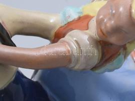 Komlós Kerámia Budapest táncospár. Jelzett: masszába nyomva és címkével is, talpánál kis pattogzássa...