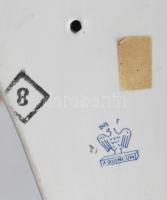 Aquincum támaszkodó akt. Jelzett, kis kopással, m: 22,5 cm