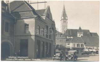 Medgyes, Mediasch, Medias; Hotelul Strugur / Hotel Traube szálloda, gyógyszertár, Friedrich Oberth üzlete, automobilok / hotel, pharmacy, shops, automobiles