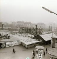 cca 1972 Budapest, a Moszkva téri metróállomás építésének dokumentációs felvételei, föld felett és f...