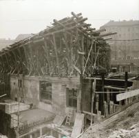 cca 1972 Budapest, a Moszkva téri metróállomás építésének dokumentációs felvételei, föld felett és f...