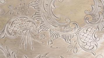 Ezüst (Ag) tálca, áttört és plasztikus díszítéssel Dianás jelzéssel, mesterjeggyel. Kopott aranyozás...