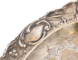 Ezüst (Ag) tálca, áttört és plasztikus díszítéssel Dianás jelzéssel, mesterjeggyel. Kopott aranyozás...