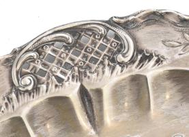 Ezüst (Ag) tálca, áttört és plasztikus díszítéssel Dianás jelzéssel, mesterjeggyel. Kopott aranyozás...