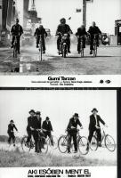 Kerékpárok és kerékpárosok különféle - eltérő időben, de cca 1989 előtt készült - filmek jeleneteibe...