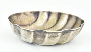 Ezüst (Ag) kagyló formájú tál 47 g d: 12 cm