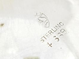 Ezüst (Ag) porcukor-, kakaószóró. Sterling ezüst, jelzett 94 g 13 cm, nem lehet szétnyitni, horpadás...