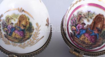 3 db Limoges porcelán tojás formájú ékszertartó dobozka. Részben kézzel festett, jelzett, kis kopáss...