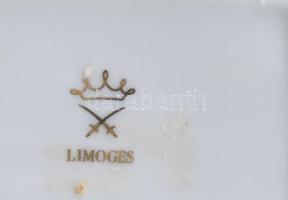 Limoges historizáló jelenettel díszített porcelán ékszertartó dobozka. Matricás, jelzett, minimális ...