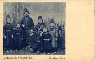 Lappföldi család, folklór., Lappfamiljen a Skansen 1904. / Nordic Sami (Laplander) folklore. Foto Hulda Nyberg