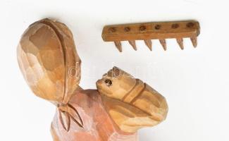 Kertész. Faragott fa szobor, jelzés nélkül, sérült, m: 22 cm