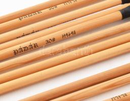 Pádár acélhegyű fanyíl, 5 db 40#, 6 db 30#, 3 db jelzetlen 30#, részben kissé hiányos, műszál tartóv...