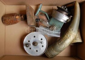 Vegyes bolhapiac tétel: benne horgász orsók és érdekes dísztárgyak