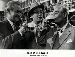 Sörivók jelenetei különféle filmekben, 5 db vintage produkciós filmfotó (vitrinfotó, lobbyfotó) ezüs...