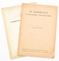 Szabó István: A hajdúság kialakulása. Alföld Füzetek I. Debrecen, 1956., Alföldi Nyomda, 3-11 p.+7 t. Kiadói papírkötés, foltos borítóval, az elülső és hátsó borítón hajtásnyommal, a hátsó borítón régi gyerekbélyegzésekkel, hiányzó címlappal, ceruzás bejegyzésekkel, aláhúzásokkal. + Szabó István: Az asszimiláció a magyarság történetében. Különlenyomat a Hitel 1942. áprilisi számából. Kolozsvár, 1942, Minerva-ny. Kiadói papírkötés.