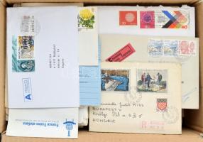 Kb 400 db vegyes külföldi küldemény dobozban, benne sok Ausztria, Svájc, Liechtenstein