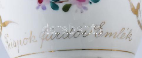 2 darab Püspökfürdői emlék porcelán csupor, kopással, repedésvonallal, m: 14 cm